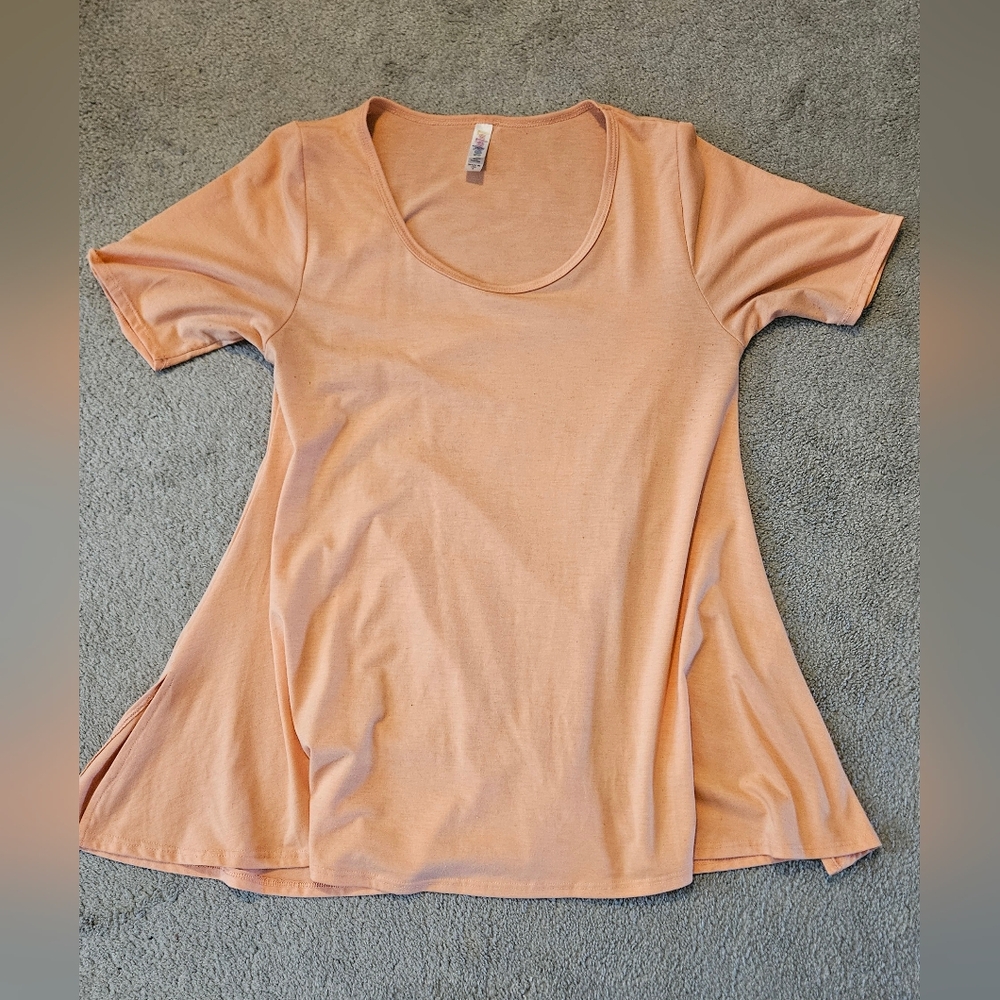 Peach Lularoe Short Sleeve Shirt (small)